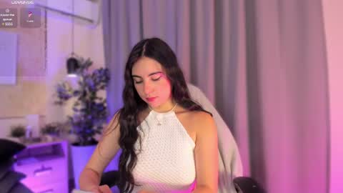 Snapshot of isabellasweet__ chatting on 07-14-26, 03:44 online show from 07-14-26, 03:44