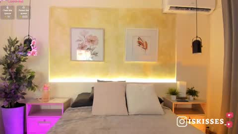 Snapshot of isabellasweet__ chatting on 07-18-26, 04:05 online show from 07-18-26, 04:05