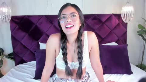 Snapshot of isabellax21 chatting on 09-17-25, 04:36 Isa online show from 09-17-25, 04:36