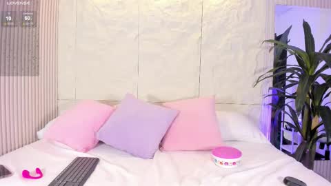 Snapshot of isabellax21 chatting on 11-05-25, 04:01 Isa online show from 11-05-25, 04:01