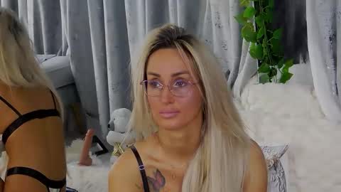 IsabelleEthan online show from 12-14-25, 02:17