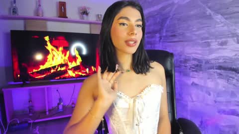 Snapshot of isabellefoxx chatting on 12-17-24, 02:44 Isa online show from 12-17-24, 02:44