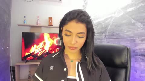 Snapshot of isabellefoxx chatting on 12-24-24, 05:05 Isa online show from 12-24-24, 05:05