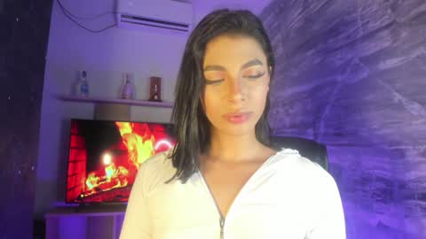 Snapshot of isabellefoxx chatting on 01-03-25, 08:10 Isa online show from 01-03-25, 08:10