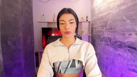 Snapshot of isabellefoxx chatting on 01-08-25, 05:27 Isa online show from 01-08-25, 05:27