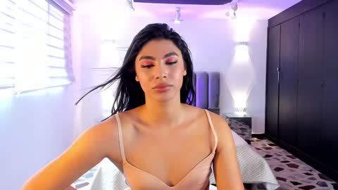 Snapshot of isabellefoxx chatting on 02-05-25, 05:53 Isa online show from 02-05-25, 05:53