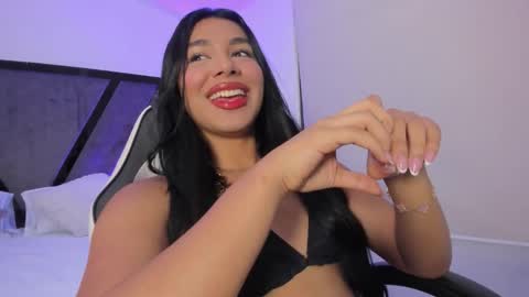 Snapshot of isabellefoxx chatting on 09-25-25, 10:35 Isa online show from 09-25-25, 10:35