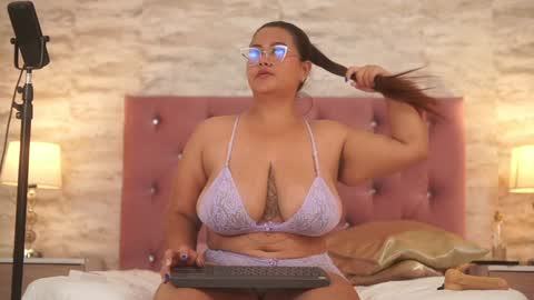 Snapshot of isabellmendez_ chatting on 01-07-25, 11:24 IsabellMendez online show from 01-07-25, 11:24