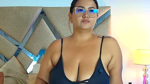 Snapshot of isabellmendez_ chatting on 09-10-25, 06:52 IsabellMendez online show from 09-10-25, 06:52
