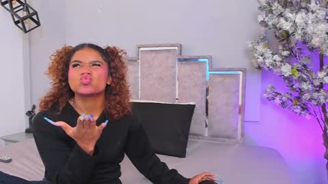 Isabellsmmith online show from 01-25-25, 03:40