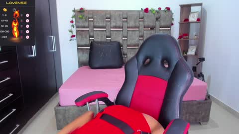 Snapshot of isabelreyes_ chatting on 12-21-24, 04:09 Hi mi name is Isabel online show from 12-21-24, 04:09