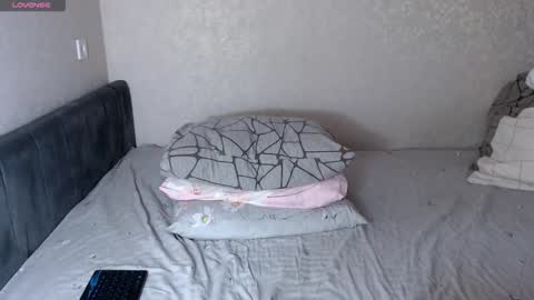 Snapshot of isabelswan chatting on 10-06-25, 04:26 isabelswan online show from 10-06-25, 04:26