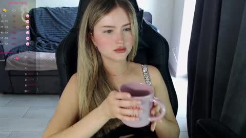 isabelswan online show from 05-25-26, 02:45