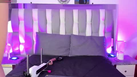 Isa online show from 11-16-25, 04:18