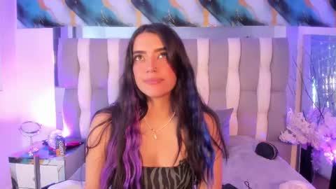 Snapshot of isadiazz chatting on 07-12-26, 04:25 Isa online show from 07-12-26, 04:25