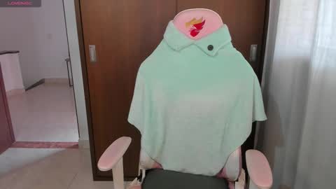 Snapshot of isadolll chatting on 11-25-25, 12:27 Isabela online show from 11-25-25, 12:27