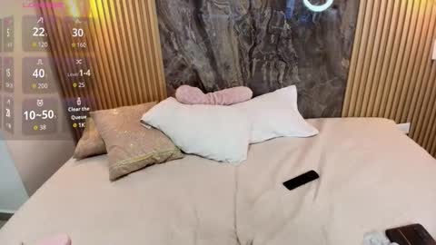 Snapshot of isadora_14 chatting on 10-11-25, 12:54 ISADORA online show from 10-11-25, 12:54