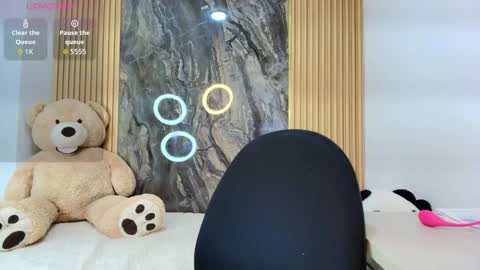 Snapshot of isadora_14 chatting on 02-20-26, 10:27 ISADORA online show from 02-20-26, 10:27