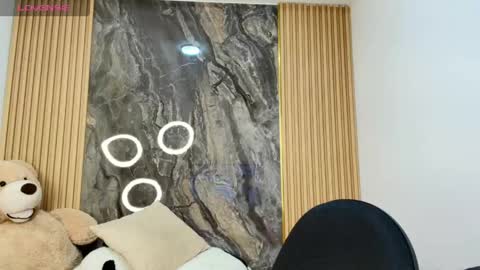 ISADORA online show from 04-18-26, 11:47