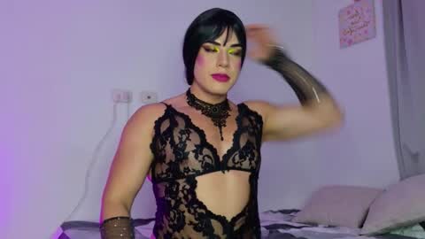 Snapshot of isahilton1 chatting on 10-16-25, 06:09 Isabella Hilton online show from 10-16-25, 06:09