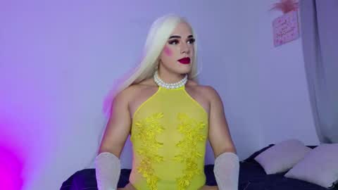 Snapshot of isahilton1 chatting on 10-17-25, 03:03 Isabella Hilton online show from 10-17-25, 03:03