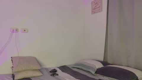 Snapshot of isahilton1 chatting on 12-02-25, 08:37 Isabella Hilton online show from 12-02-25, 08:37