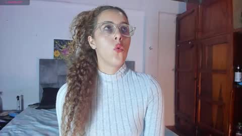 Snapshot of isangel_ chatting on 09-17-25, 03:52 Isabela online show from 09-17-25, 03:52