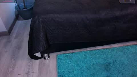 I S A  S AN D E R S  online show from 10-14-25, 08:09