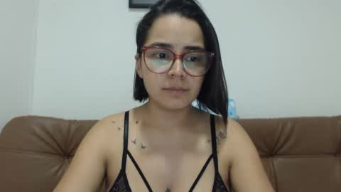 Snapshot of isemma chatting on 09-25-25, 03:10 Emma online show from 09-25-25, 03:10