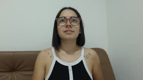 Snapshot of isemma chatting on 10-19-25, 01:39 Emma online show from 10-19-25, 01:39