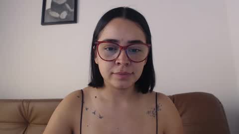 Snapshot of isemma chatting on 10-19-25, 04:40 Emma online show from 10-19-25, 04:40