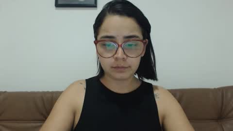 Snapshot of isemma chatting on 10-28-25, 02:59 Emma online show from 10-28-25, 02:59