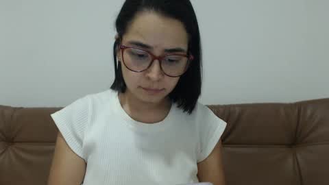 Snapshot of isemma chatting on 10-30-25, 03:41 Emma online show from 10-30-25, 03:41