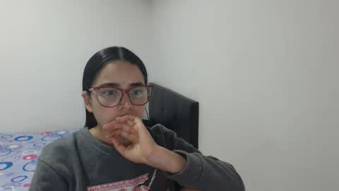 Snapshot of isemma chatting on 01-06-26, 01:31 Emma online show from 01-06-26, 01:31