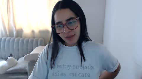 Emma online show from 05-25-26, 03:07