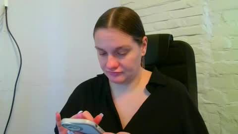 Snapshot of isingle_mom chatting on 10-22-25, 04:35 isingle_mom online show from 10-22-25, 04:35