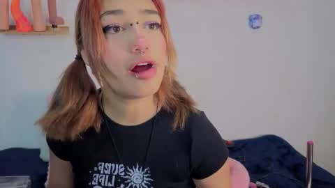 Snapshot of isisjones18 chatting on 10-30-25, 09:22 Isisjones18 online show from 10-30-25, 09:22