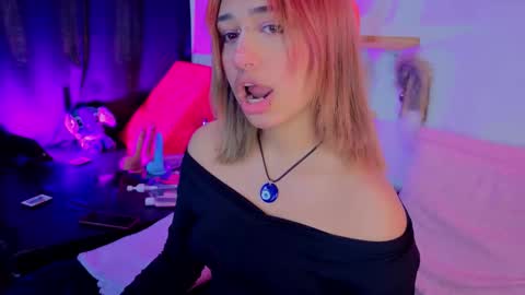 Snapshot of isisjones18 chatting on 11-22-25, 05:12 Isisjones18 online show from 11-22-25, 05:12