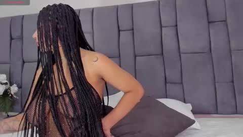 Snapshot of isislarah chatting on 10-23-25, 04:23 Isis Larah online show from 10-23-25, 04:23