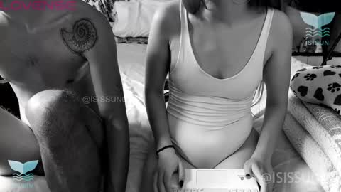 Snapshot of isissun03 chatting on 11-04-25, 03:33 Isis SUN online show from 11-04-25, 03:33