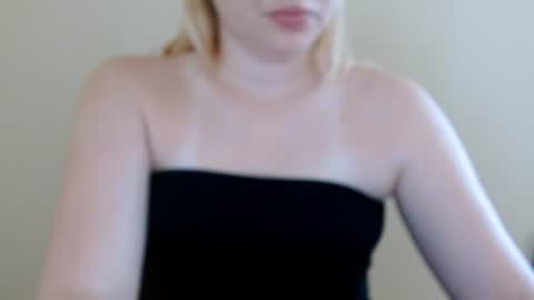 Snapshot of isla00 chatting on 07-03-26, 06:09 Isla online show from 07-03-26, 06:09