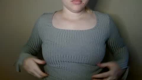 Snapshot of isla00 chatting on 07-08-26, 05:56 Isla online show from 07-08-26, 05:56