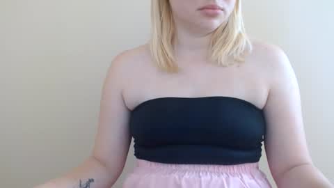 Snapshot of isla00 chatting on 07-18-26, 06:39 Isla online show from 07-18-26, 06:39