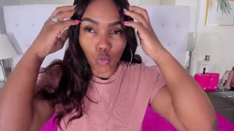 Snapshot of isla_scott chatting on 07-16-26, 11:38 Vanessa online show from 07-16-26, 11:38