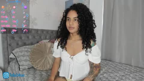 Isla Blue online show from 03-12-26, 08:59