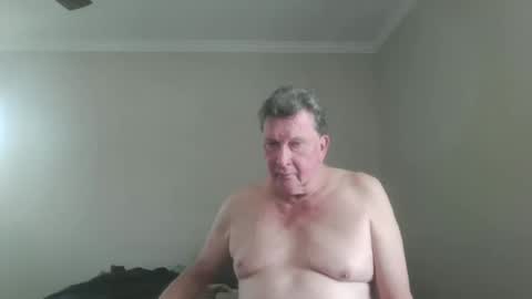 island625103 online show from 10-18-25, 07:03