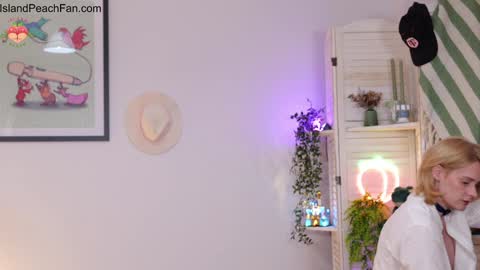 Lou  Peaches online show from 03-19-26, 09:08