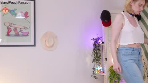 Lou  Peaches online show from 03-27-26, 03:23