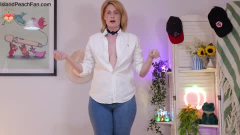 Lou  Peaches online show from 04-09-26, 08:14