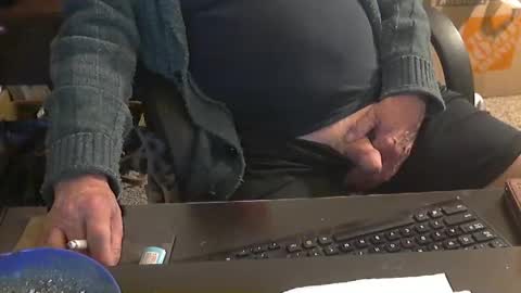 Snapshot of islandduke chatting on 12-10-24, 11:22 Duke online show from 12-10-24, 11:22